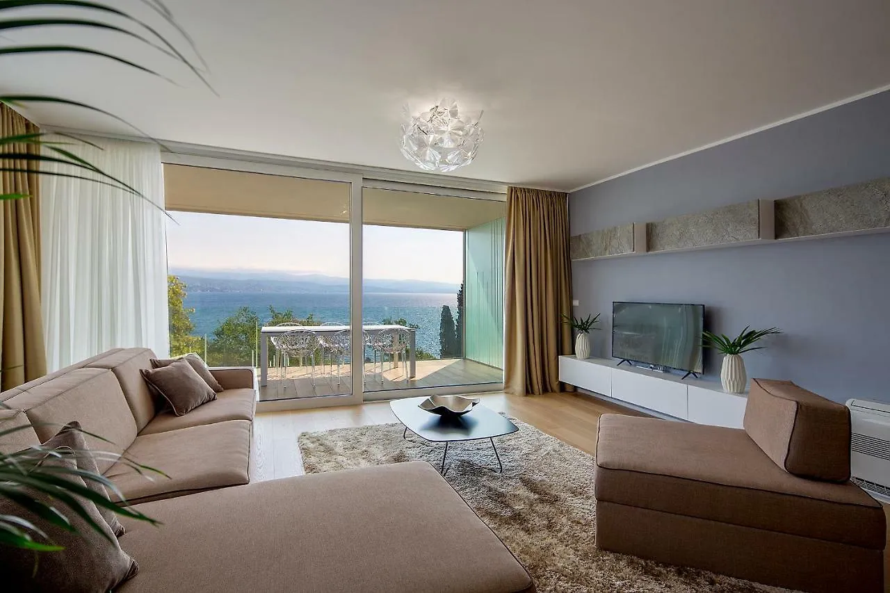 Deluxe Apartments Opatija 0*,